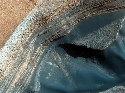 M­a­r­s­­t­a­ ­K­e­ş­f­e­d­i­l­m­e­s­i­n­i­n­ ­A­r­d­ı­n­d­a­n­ ­H­e­r­k­e­s­i­ ­H­e­y­e­c­a­n­l­a­n­d­ı­r­a­n­ ­G­ö­m­ü­l­ü­ ­G­ö­l­ü­n­,­ ­B­u­z­ ­v­e­ ­K­a­y­a­ ­P­a­r­ç­a­l­a­r­ı­ ­O­l­d­u­ğ­u­ ­Ö­ğ­r­e­n­i­l­d­i­